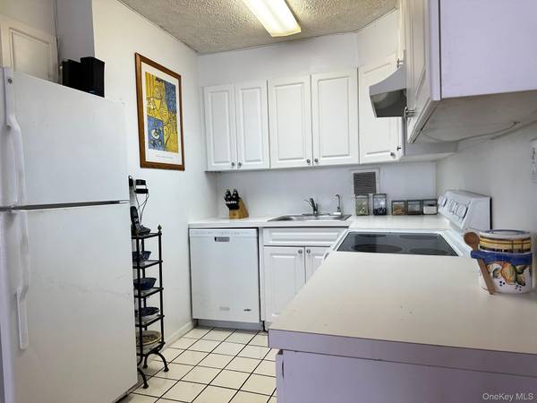 162-30 Powells Cove BLVD #2D, Beechhurst, NY 11357