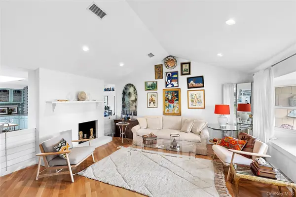 38 Liberty ST, Westhampton Beach, NY 11978