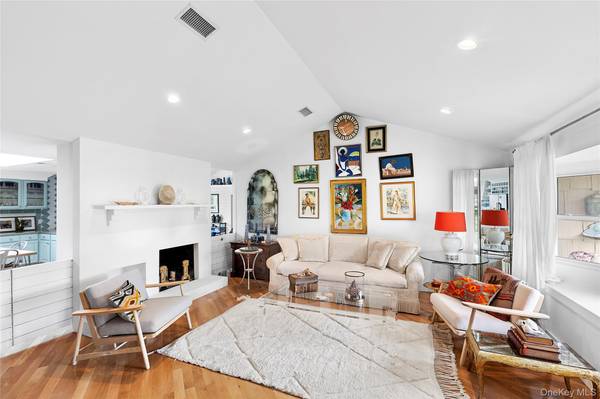 38 Liberty ST, Westhampton Beach, NY 11978