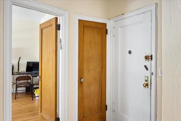 141 Wyckoff PL #2E, Woodmere, NY 11598