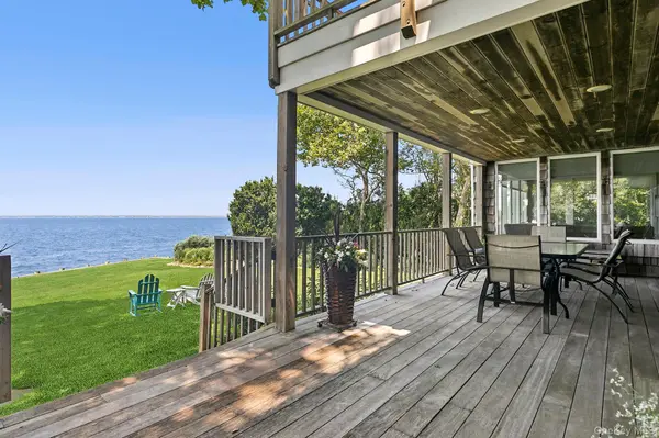 29 Bittersweet LN, Southampton, NY 11963
