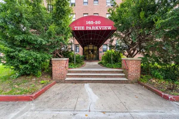 165-20 Highland Ave #201, Jamaica, NY 11432
