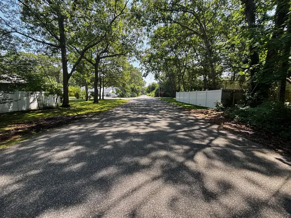 Holly LN, Shirley, NY 11967