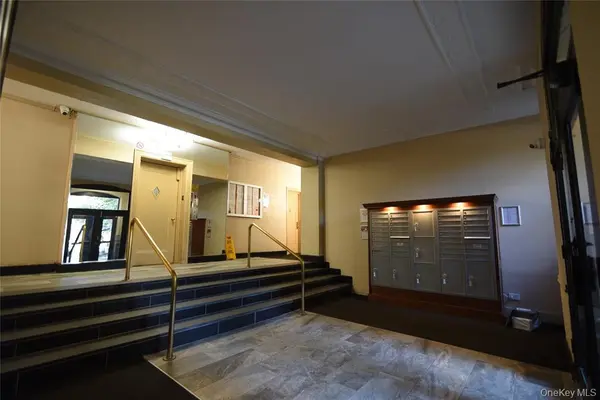 83-52 Talbot ST #5C, Kew Gardens, NY 11415