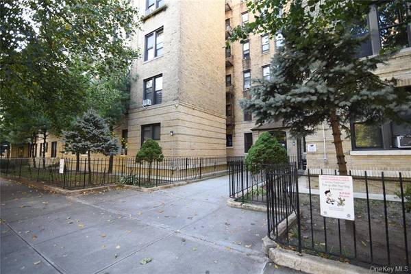 83-52 Talbot ST #5C, Kew Gardens, NY 11415