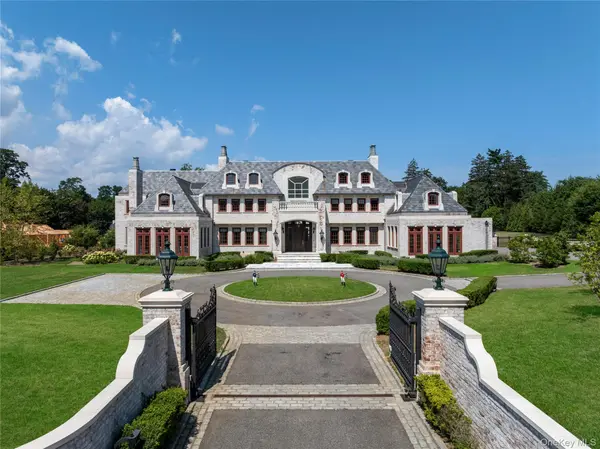 9 Hicks LN, Sands Point, NY 11050