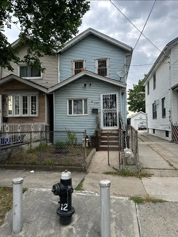 91-03 121st ST, Richmond Hill, NY 11418