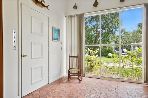 33 Beach RD, Laurel, NY 11948