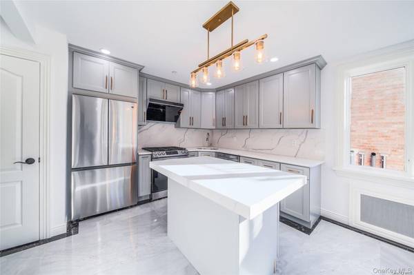 7-15 College PL, College Point, NY 11356