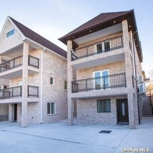 7-15 College PL, College Point, NY 11356