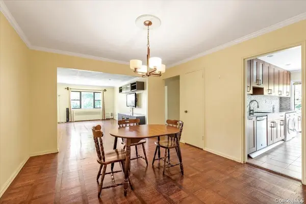 1205 E Broadway #F-13, Hewlett, NY 11557