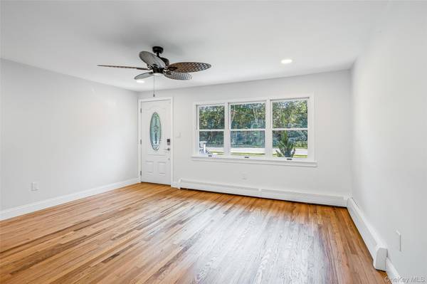 4991 Express DR, Lake Ronkonkoma, NY 11779