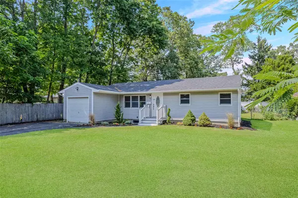 4991 Express DR, Lake Ronkonkoma, NY 11779