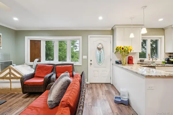 39 Willow RD, Rocky Point, NY 11778