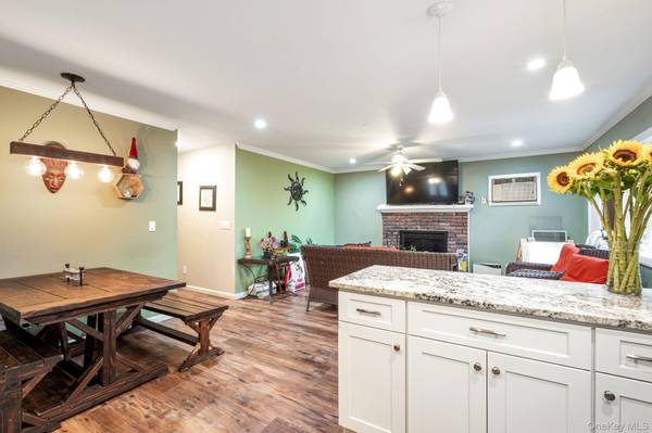 39 Willow RD, Rocky Point, NY 11778