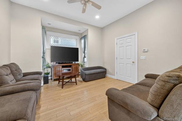 16 Maple PL, Ossining, NY 10562