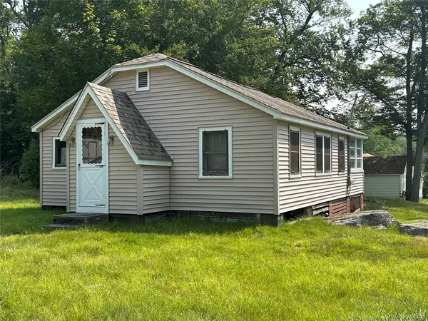13 E Pierce AVE, Smallwood, NY 12720