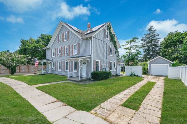 46 Lincoln AVE, Sayville, NY 11782