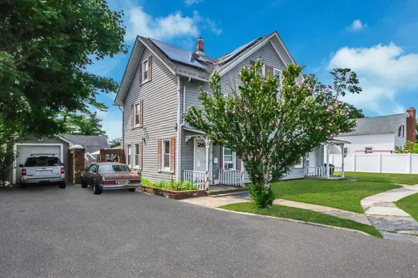 46 Lincoln AVE, Sayville, NY 11782