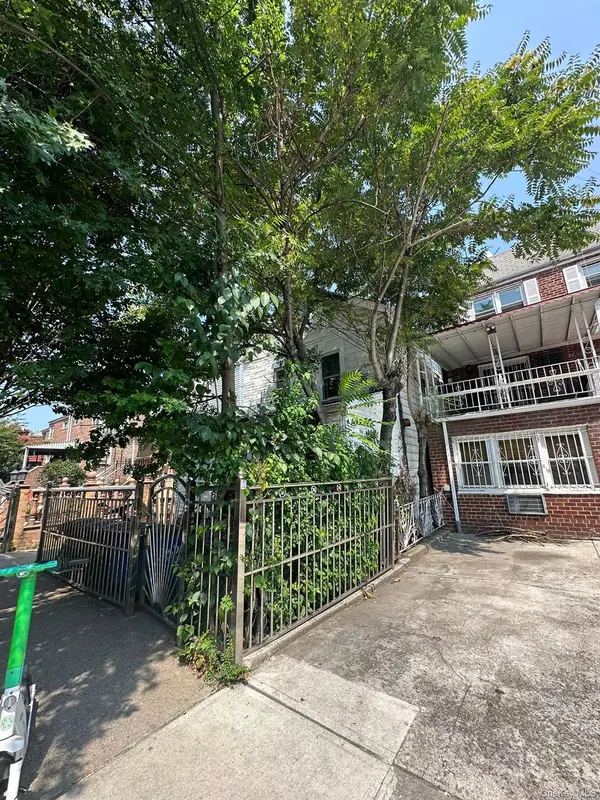 2080 Matthews AVE, Bronx, NY 10462