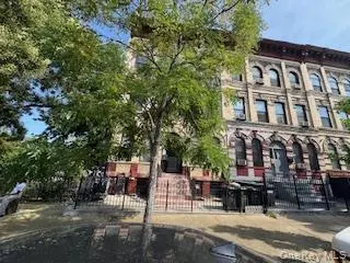 327 Vernon AVE, Brooklyn, NY 11206