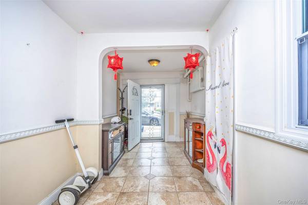 8012 165th ST, Flushing, NY 11432