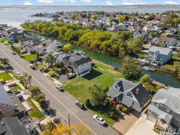 3442 Colony DR, Baldwin Harbor, NY 11510