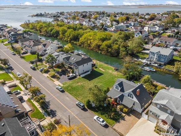 3442 Colony DR, Baldwin Harbor, NY 11510