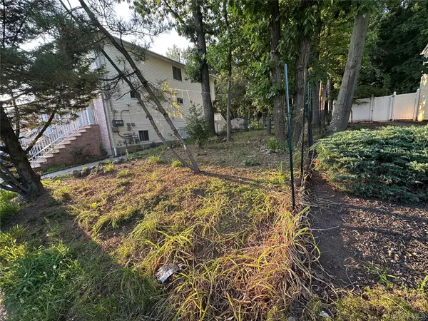 55 Quail Lane, Staten Island, NY 10309