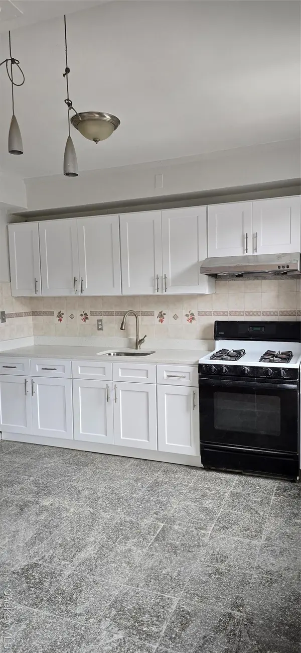 4607 79th ST, Elmhurst, NY 11373