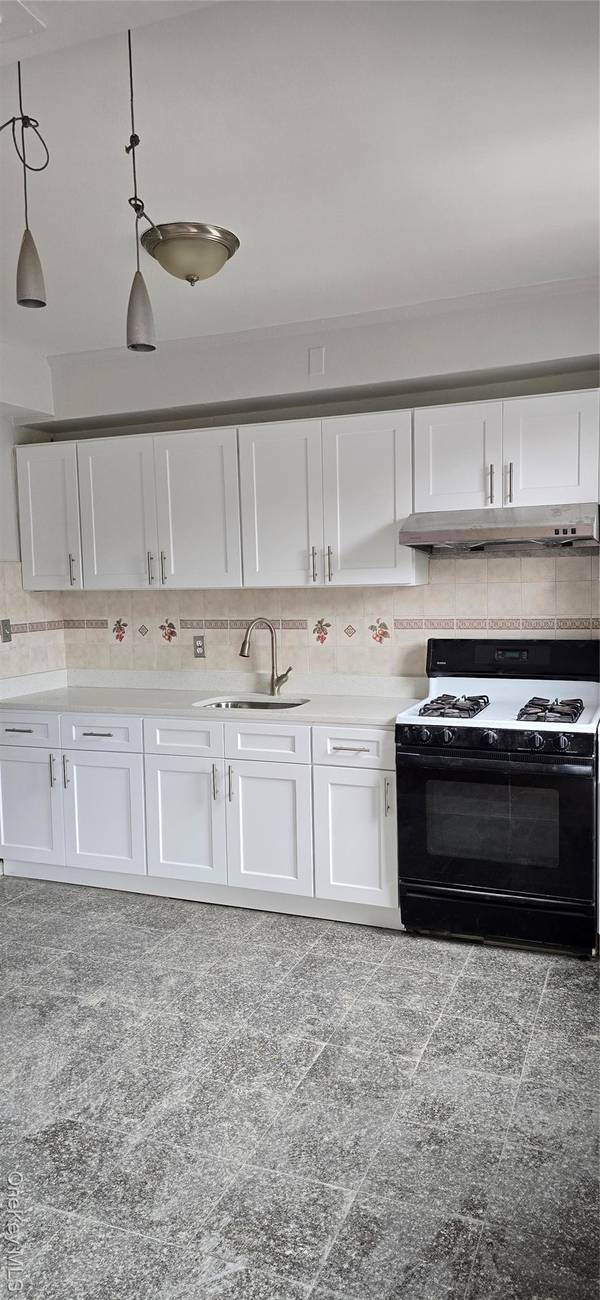 4607 79th ST, Elmhurst, NY 11373