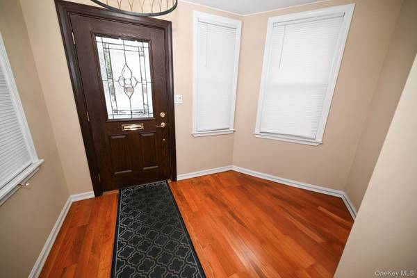 6062 Flushing AVE, Maspeth, NY 11378