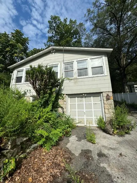 157 Tanglewylde RD, Lake Peekskill, NY 10537