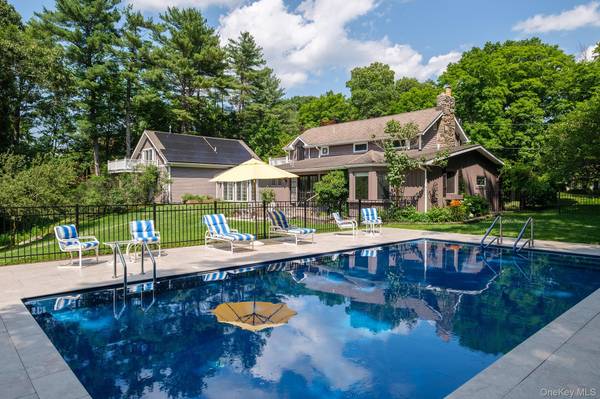 26 CURRY LN, Hyde Park, NY 12538