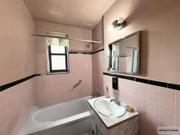 142-21 26th AVE #4F, Flushing, NY 11354