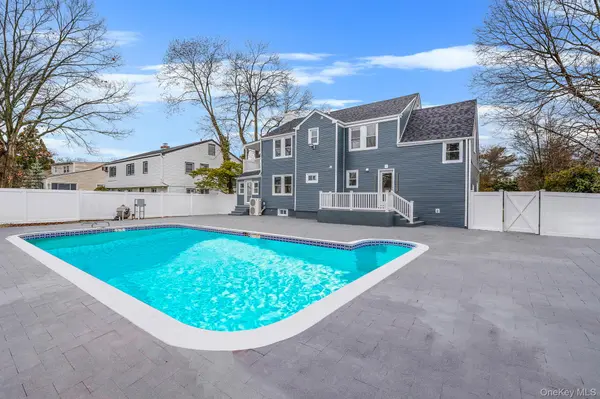 255 Moore AVE, Freeport, NY 11520
