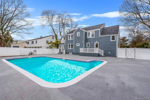 255 Moore AVE, Freeport, NY 11520