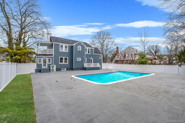 255 Moore AVE, Freeport, NY 11520
