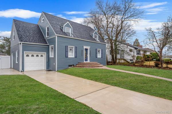 255 Moore AVE, Freeport, NY 11520