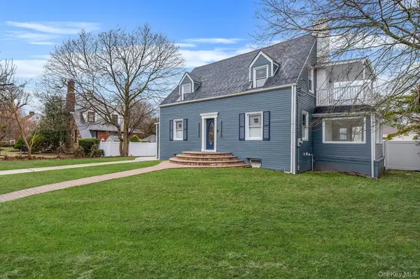 255 Moore AVE, Freeport, NY 11520