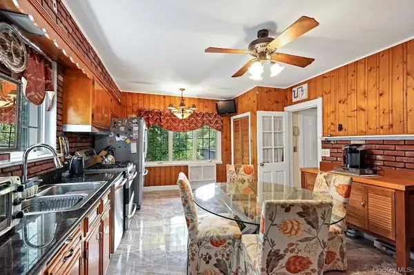 32 Parkway CIR, Mount Vernon, NY 10552