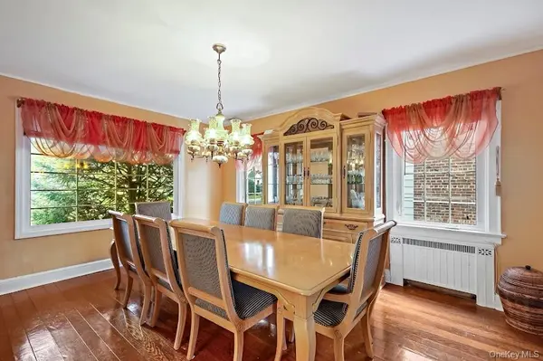 32 Parkway CIR, Mount Vernon, NY 10552