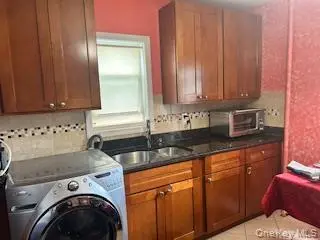 Address not disclosed, Jamaica, NY 11433