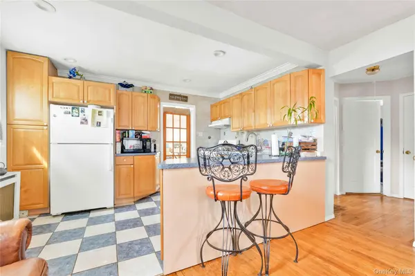 2347 Roosevelt AVE, East Meadow, NY 11554