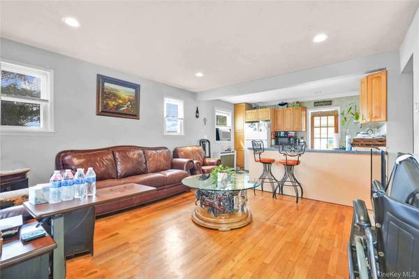 2347 Roosevelt AVE, East Meadow, NY 11554