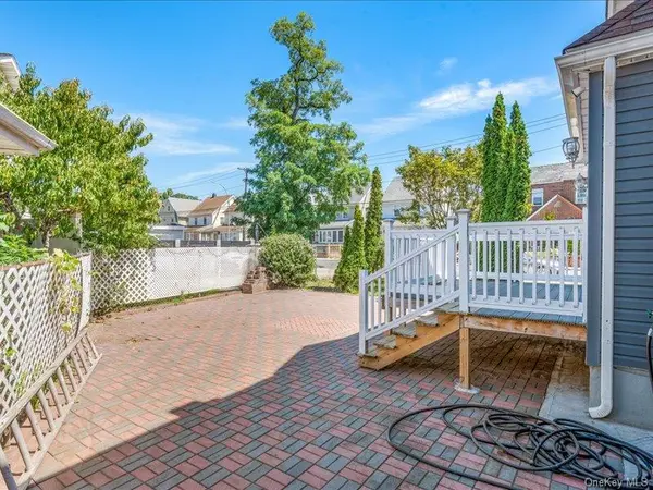 176-27 NW Sunbury RD, Jamaica, NY 11434