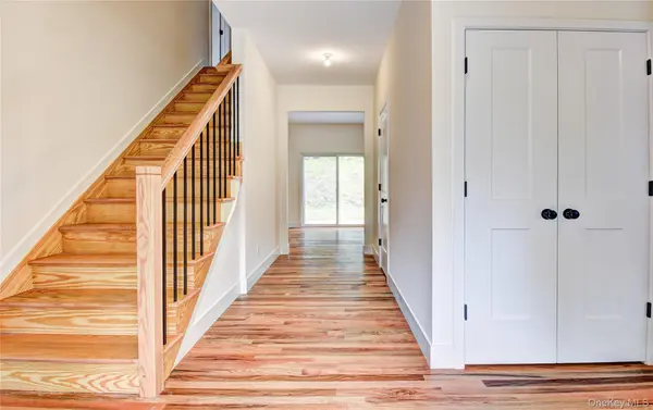 25 Tamarack DR, Newburgh, NY 12550