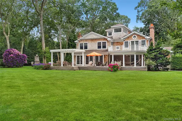 55 Cedar LN, Remsenburg, NY 11960