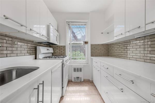 72-10 112 ST #5H, Forest Hills, NY 11375