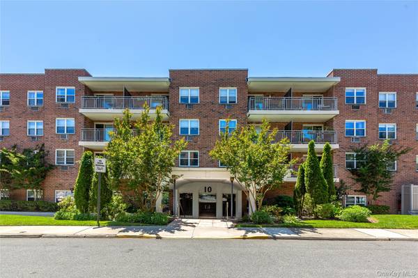 10 Ipswich AVE #Apt. 3I, Great Neck, NY 11021